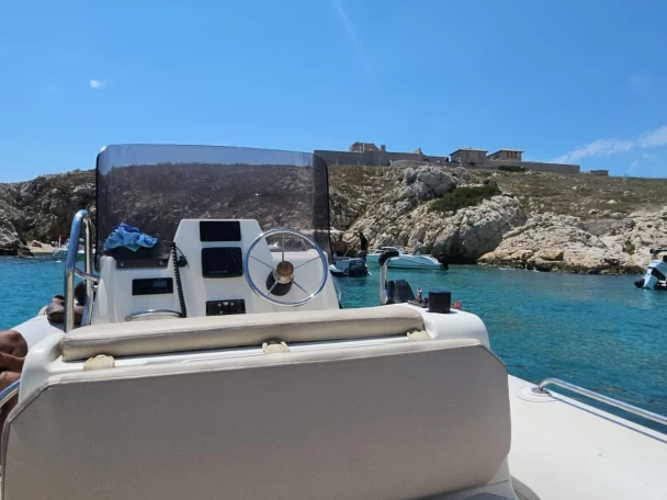 Uthyrning RIB Zodiac med en båtlicens 