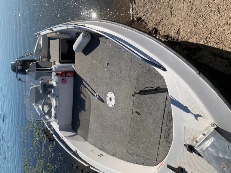 Uthyrning Motorbåt  Ryds med en båtlicens 