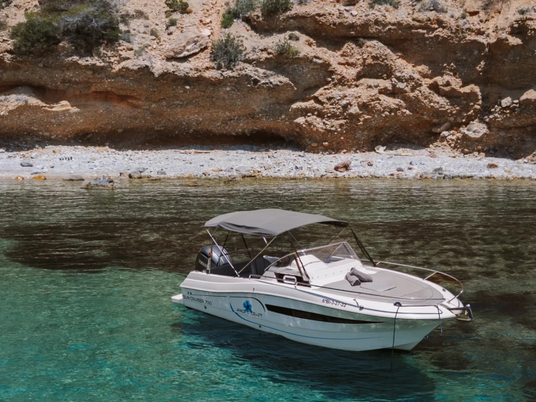 Pacific Craft Pacific Craft 700 SC charter bareboat eller skeppad i Ibiza Town