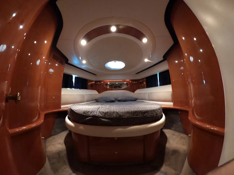 Hyra Motorbåt  med eller utan skeppare Cranchi Himarë 