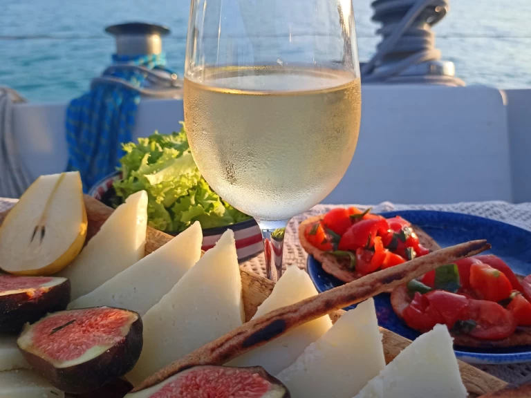 Uthyrning Segelbåt  Comar med en båtlicens 