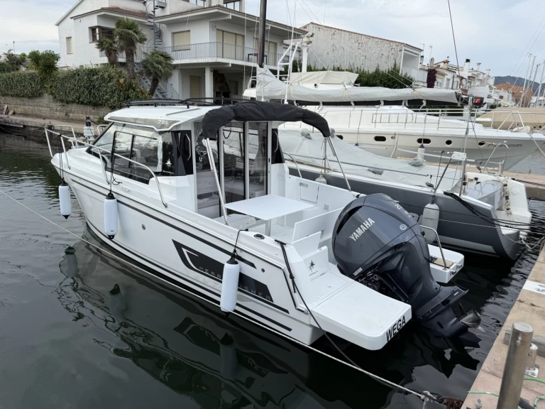 Hyr en Jeanneau Merry Fisher 795 Series2 Empuriabrava 