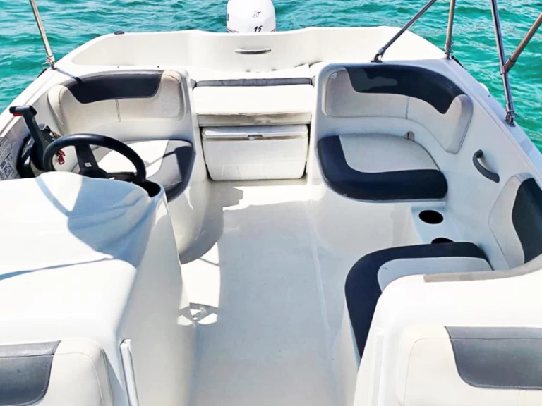 Yacht charter La Savina billig E16