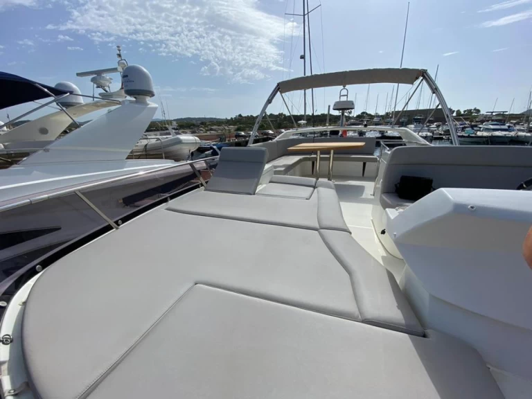 Lyx yacht för uthyrning Capo d'Orlando till det bästa priset 