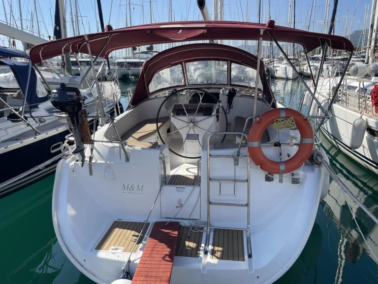 Uthyrning Segelbåt  i Omiš - Bénéteau Oceanis 411 Celebration