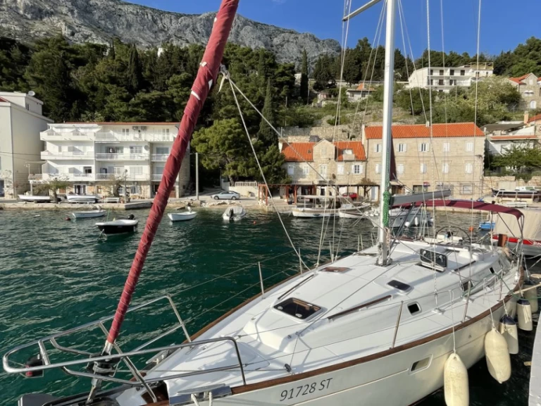 Bénéteau Oceanis 411 Celebration charter bareboat eller skeppad i Omiš