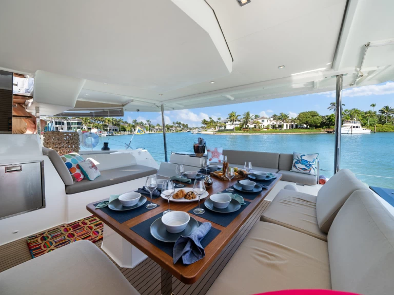 Hyra Katamaran  med eller utan skeppare Fountaine Pajot Marsh Harbour 