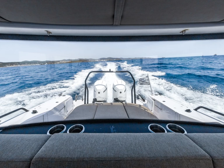 Uthyrning Lavrio - Axopar Axopar 37 XC Cross Cabin av Samboat 