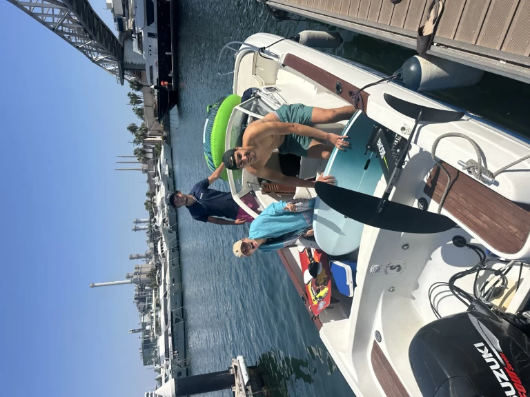 Uthyrning Motorbåt  Bénéteau med en båtlicens 