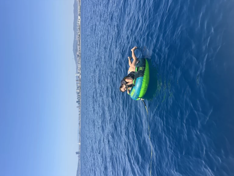 Hyra Motorbåt  med eller utan skeppare Bénéteau Barcelona 