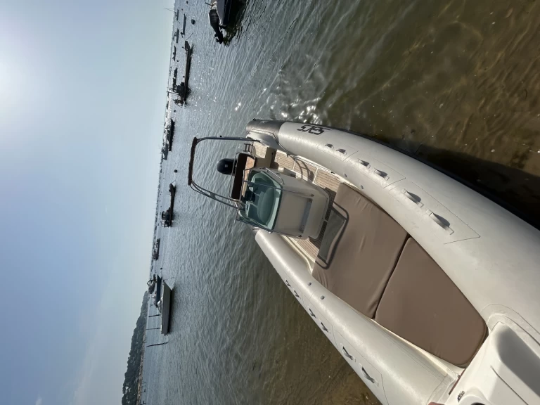 Hyra RIB med eller utan skeppare Sacs Le Canon 