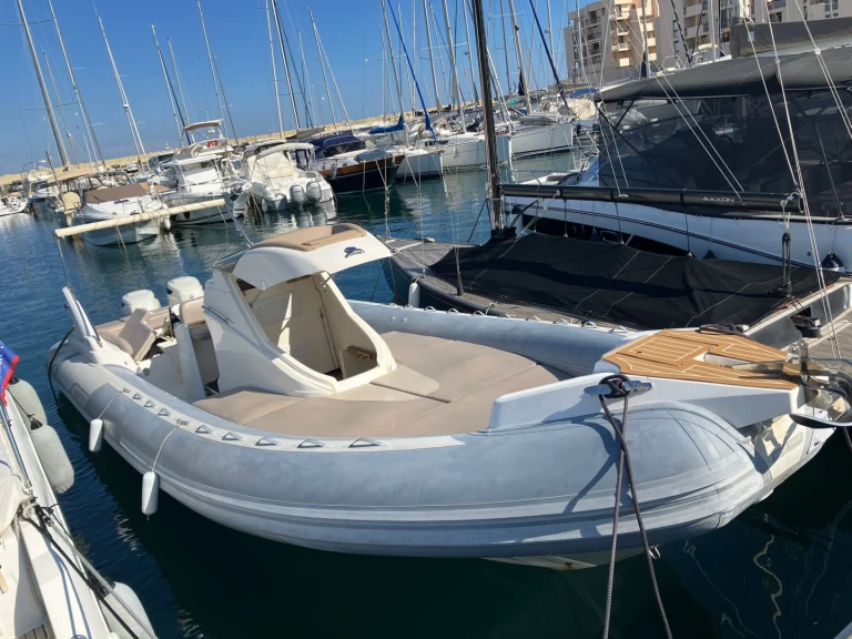 Hyra RIB med eller utan skeppare Master Le Canon 