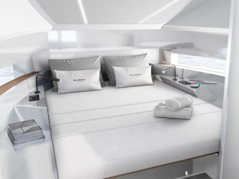 DEANTONIO YACHTS D32 charter bareboat eller skeppad i Denia