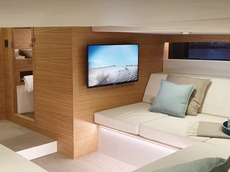 Hyr en DEANTONIO YACHTS D42 Denia 