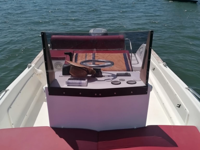 Hyr en Jeanneau Cap Camarat 675 Lège-Cap-Ferret 