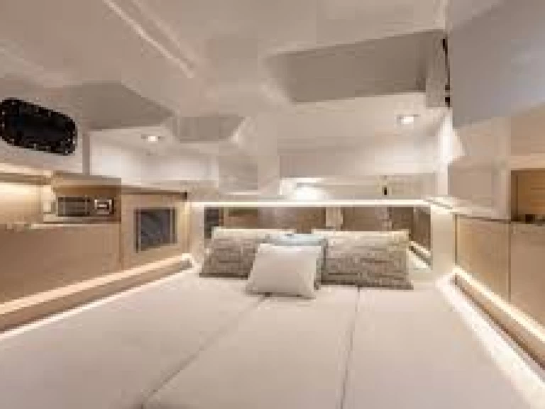 Båtuthyrning Jeanneau cap camarat 10.5 CC i Antibes på Samboat 