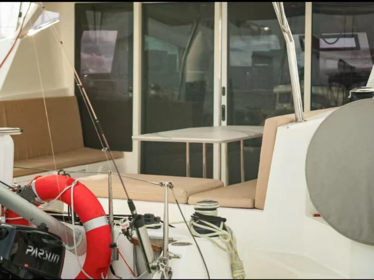 Uthyrning Katamaran  Comar med en båtlicens 