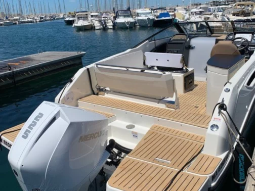 Yacht charter Hyeres billig Activ 755 Cruiser
