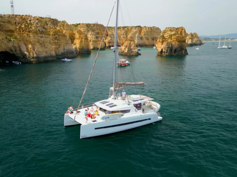 Bali Bali 4.3 charter bareboat eller skeppad i Marina de Lagos