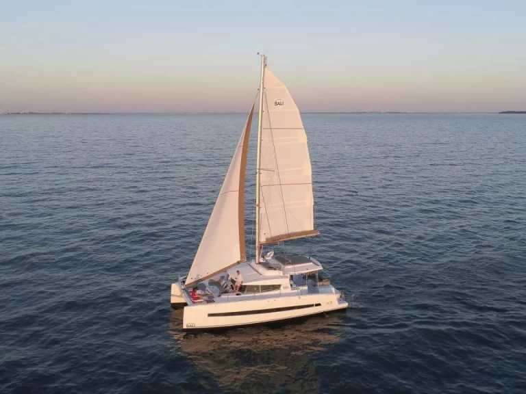 Yacht charter Marina de Lagos billig Bali 4.3