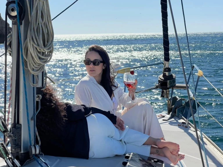 Bavaria Bavaria 40 charter bareboat eller skeppad i Marina de Lagos