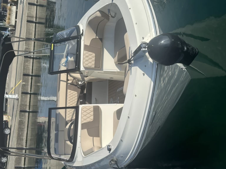 Motorbåt  för uthyrning Lausanne till det bästa priset 