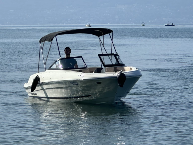Hyr en Bayliner VR4 Lausanne 