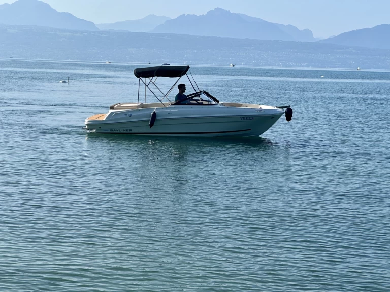 Yacht charter Lausanne billig VR4