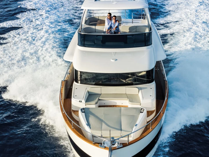 Uthyrning Motorbåt  Azimut med en båtlicens 