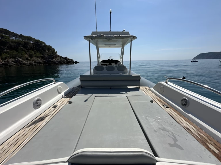 Uthyrning RIB Duarry med en båtlicens 