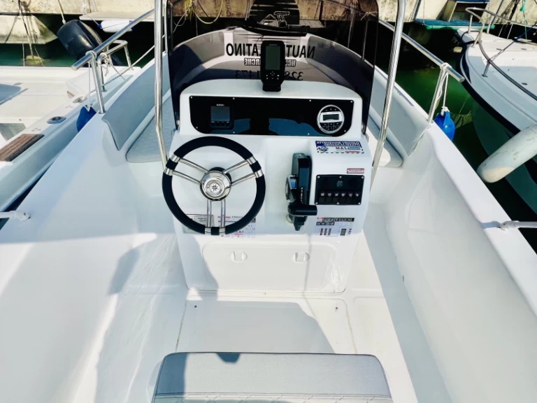 Hyr en Buonomo Marine Mariel 560 Senigallia 