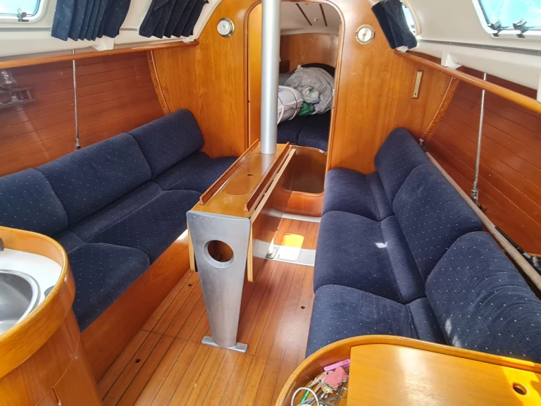 Uthyrning Segelbåt  Bénéteau med en båtlicens 