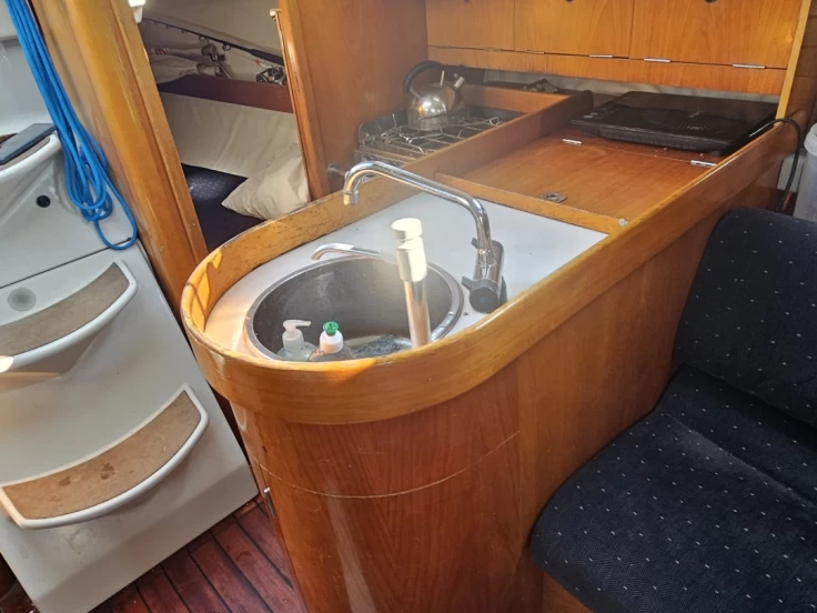 Bénéteau First 310 charter bareboat eller skeppad i Canet-en-Roussillon