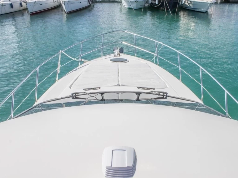 Uthyrning Motorbåt  Princess med en båtlicens 