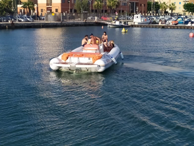 Sealine Sealine 28 charter bareboat eller skeppad i Trapani