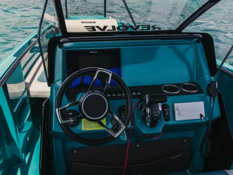 Axopar 22 Jobe Revolve charter bareboat eller skeppad i Port d'Alcudia