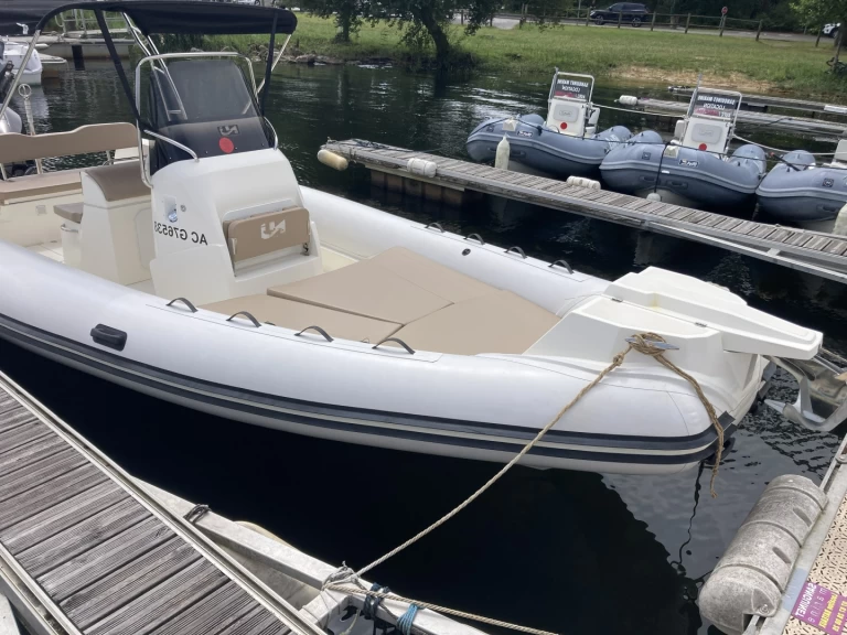 Uthyrning RIB Nuova Jolly med en båtlicens 