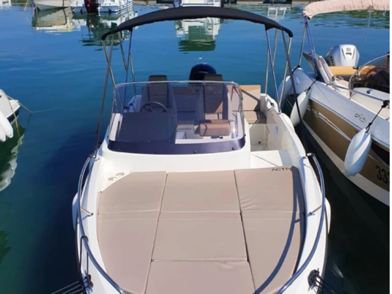 Hyr en Quicksilver Activ 605 Sundeck Empuriabrava 