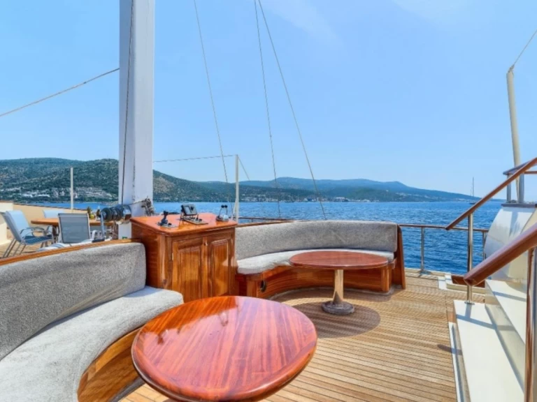 Hyr en Custom Made D120 Bodrum 