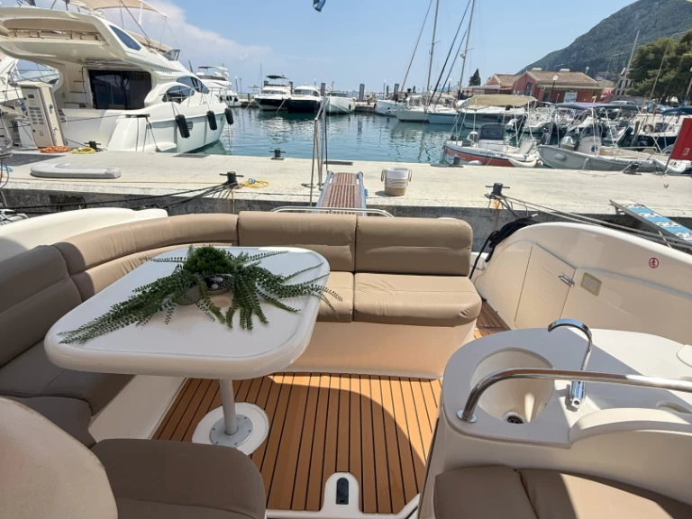Gobbi Gobbi 345 SC charter bareboat eller skeppad i Benitses Marina