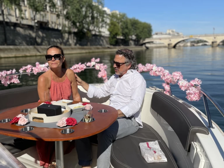 Yacht charter Paris billig Pacific Craft 670 Open