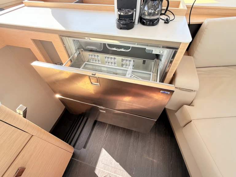 Uthyrning Katamaran  Fountaine Pajot med en båtlicens 