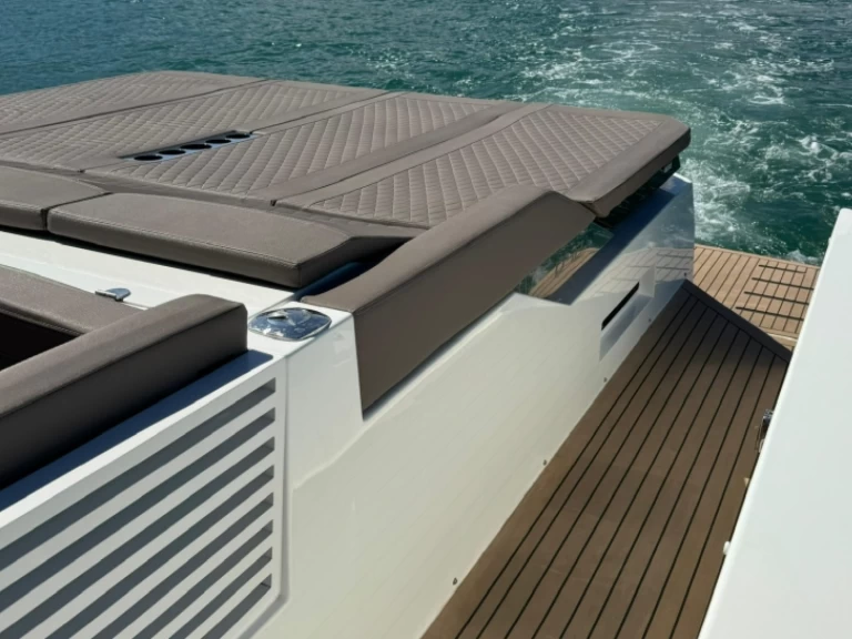 Uthyrning Motorbåt  DEANTONIO YACHTS med en båtlicens 