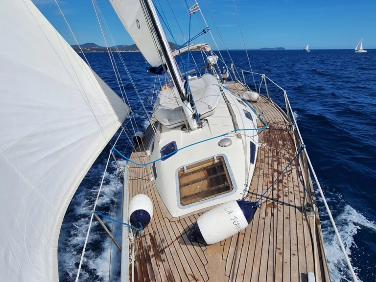 Comar Comet 1050 charter bareboat eller skeppad i Toulon