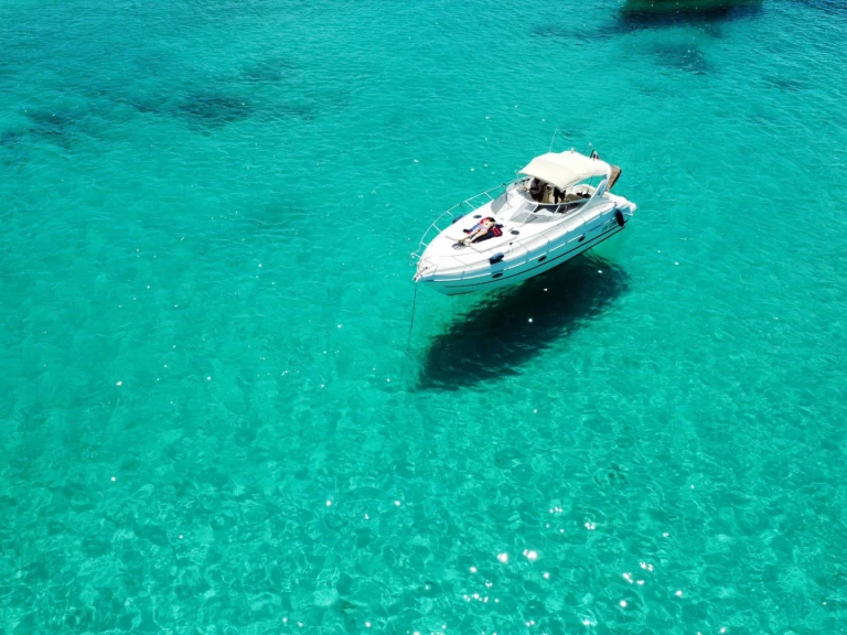 Hyra Motorbåt  med eller utan skeppare Cranchi Porto Cervo 