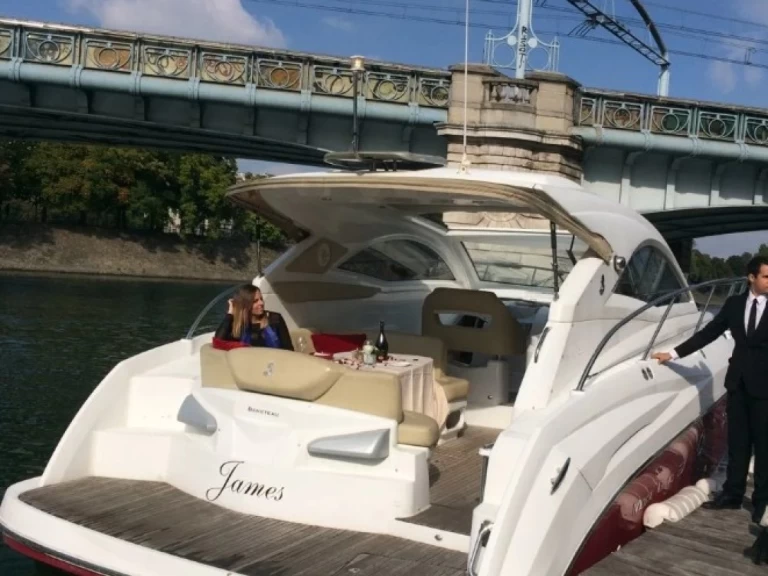 Hyr en Bénéteau Monte Carlo 37 Paris 