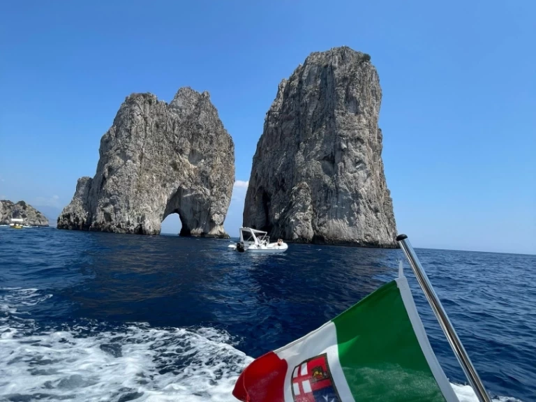 Eolo EOLO 6.9 charter bareboat eller skeppad i Salerno