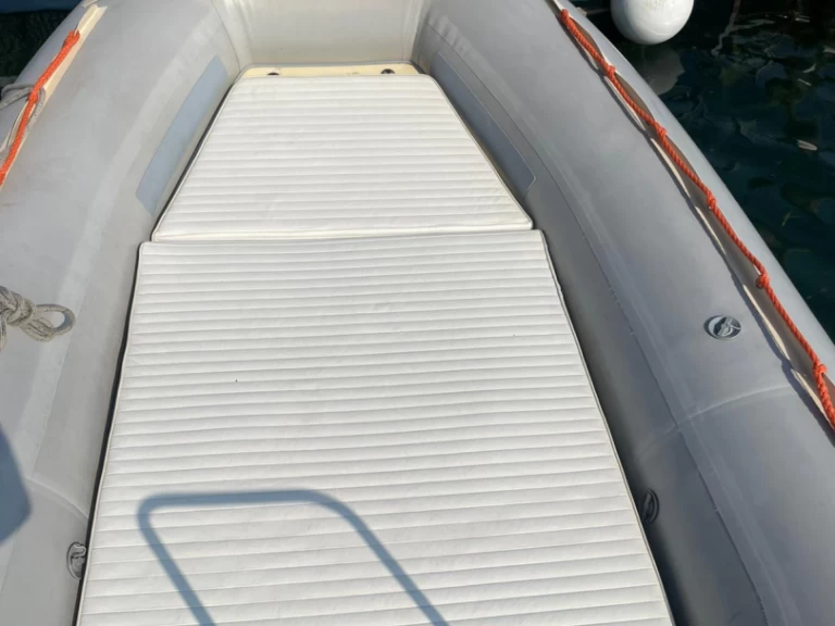 Uthyrning RIB Gommorizzo med en båtlicens 