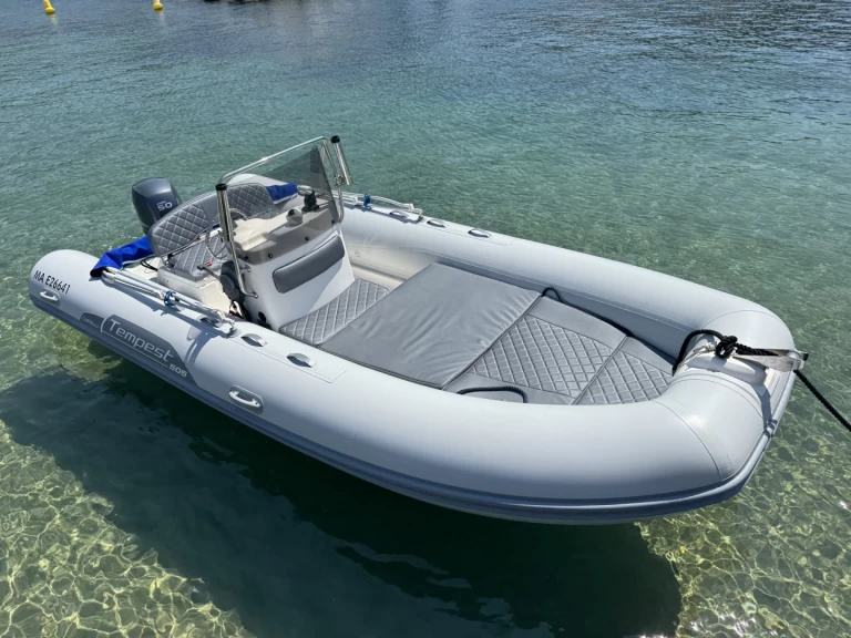 Hyra RIB med eller utan skeppare Capelli La Madrague 