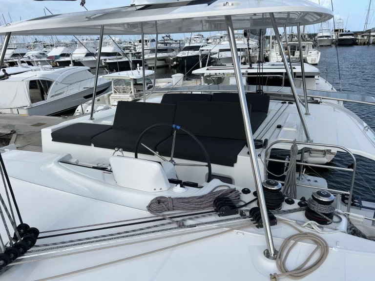 Båtuthyrning Lagoon Lagoon 46 i Playa Sardinera på Samboat 